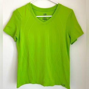 CHAMPION workout T V neck nylon and spandex textured short sleeve Size L